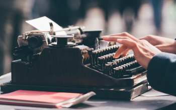 9 Things That Kate DiCamillo Enjoys Doing