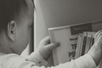 Best Age to Introduce Personalized Books for Babies: 18 Months vs. 2 Years