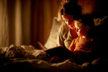 Why Reading Before Bed Helps Toddlers Wind Down_350
